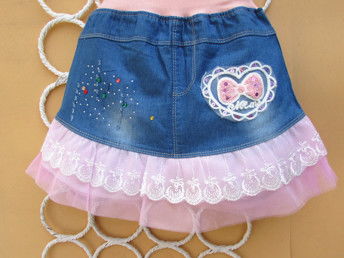 夏季童裝批發(fā)新風(fēng)尚 廣州工廠直銷超可愛(ài)蕾絲牛仔褲