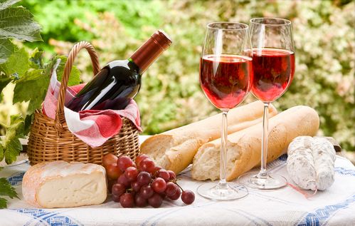 看準(zhǔn)信息化市場(chǎng)的變化,酒類(lèi)經(jīng)銷(xiāo)商可以這樣轉(zhuǎn)變營(yíng)銷(xiāo)思路